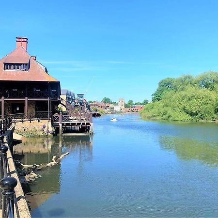Idyllic Thames Riverside Apartment With Free Parking Isleworth Dış mekan fotoğraf