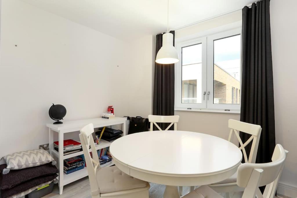 Idyllic Thames Riverside Apartment With Free Parking Isleworth Dış mekan fotoğraf