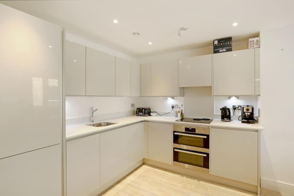 Idyllic Thames Riverside Apartment With Free Parking Isleworth Dış mekan fotoğraf